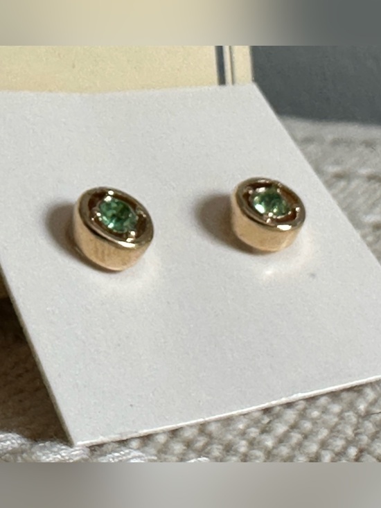 Avon Jewelry - Avon Vintage 1983 Simulated Peridot Birthstone Stud Earrings - Green NIB